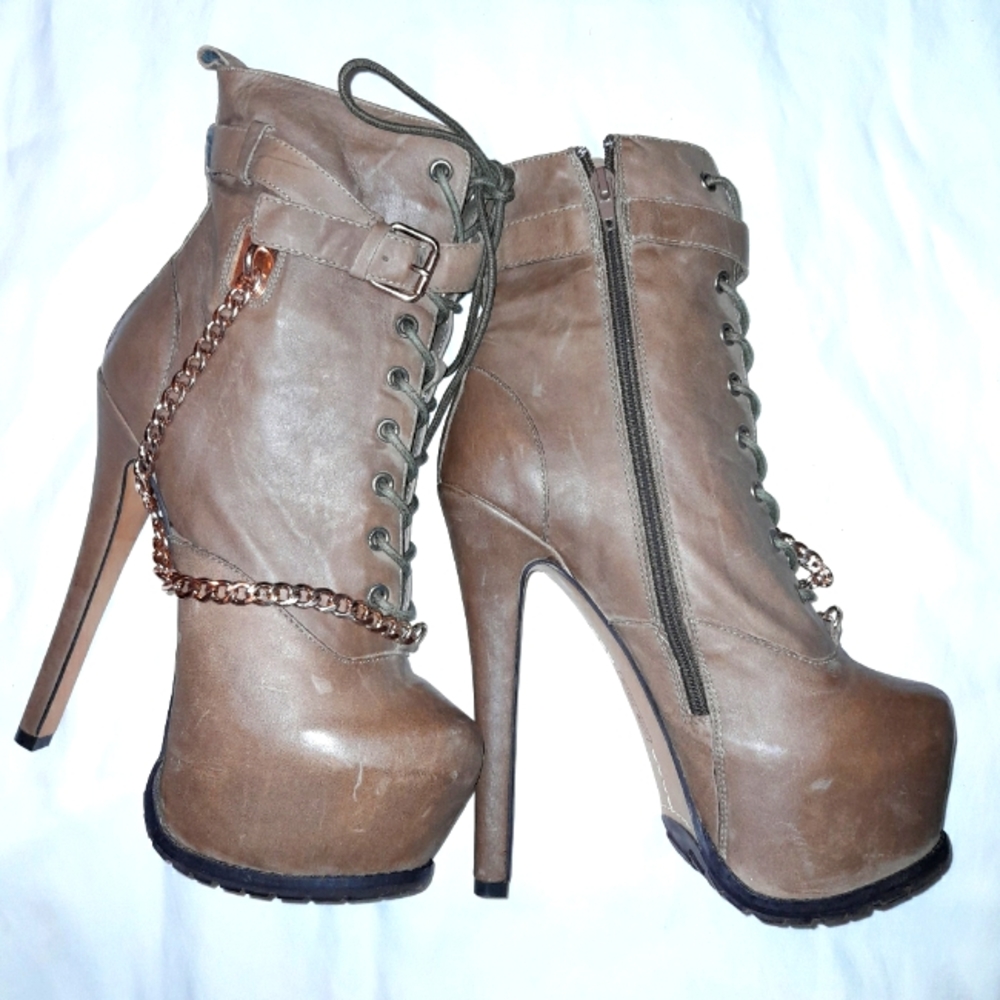 COPY - ZigiNY soho ankle boots with chain.